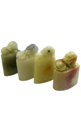 폭1.3~2cm 길이3-3.8cm 불규칙 타원형 요녕석조각유인