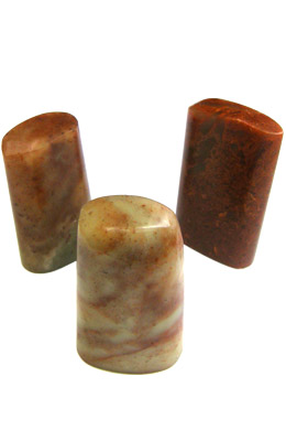 폭1.3~1.7cm 길이2.5-3.5cm 불규칙 타원형 수산홍자연석유인